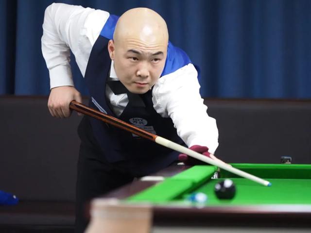 戴保护靴辅 戴保护靴辅